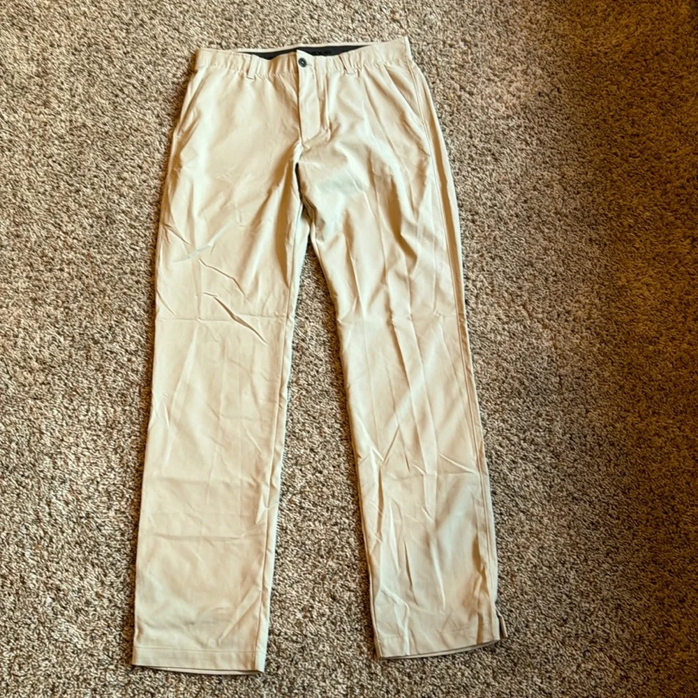 Men’s Under Armour khaki golf pants size 34/36- like new - Picture 1 of 4